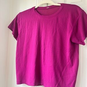 Lulu short sleeve top ! Great for Running!